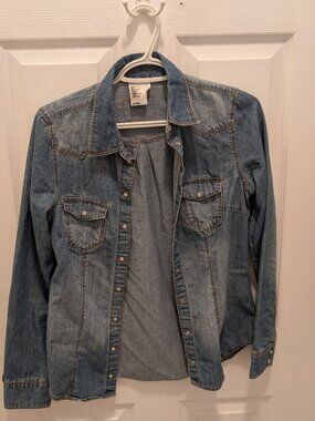 H&M Fitted Denim Button Down Shirt with Chest Pockets - Size 4
